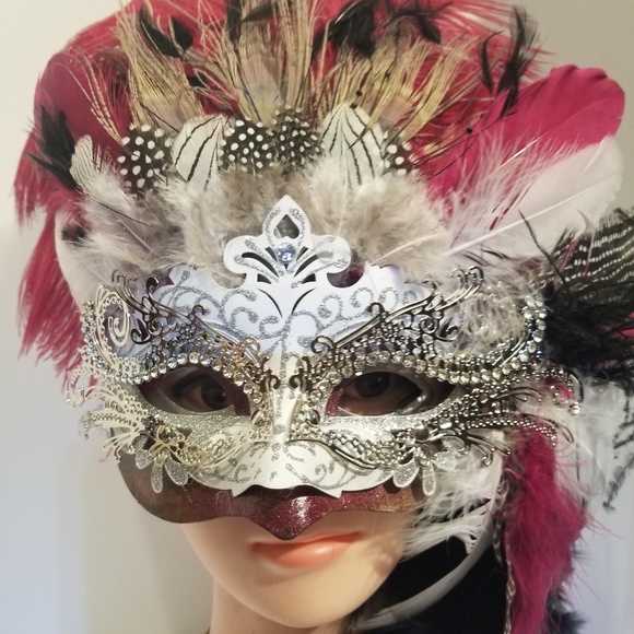 907 Mardi Gras mask - Picture 2 of 4